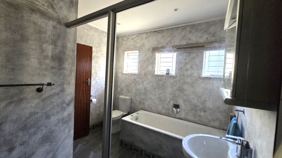 4 Bedroom Property for Sale in Dan Pienaar Free State